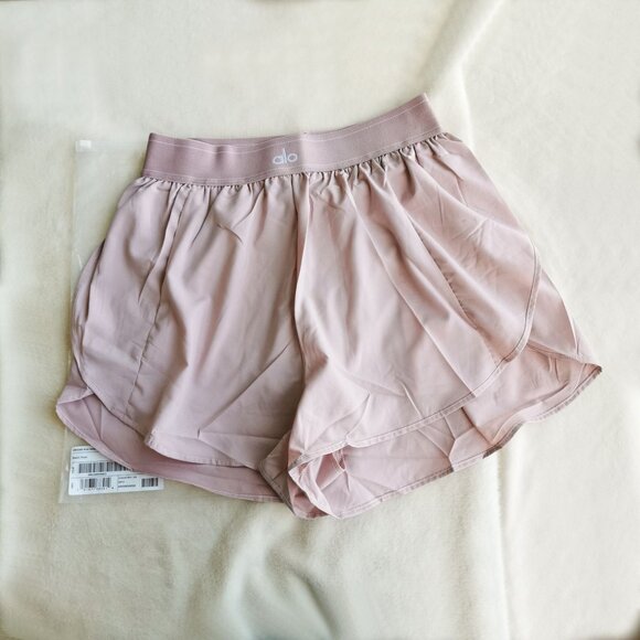 Alo Yoga Women's Lightweight Athletic Shorts NWT Size M